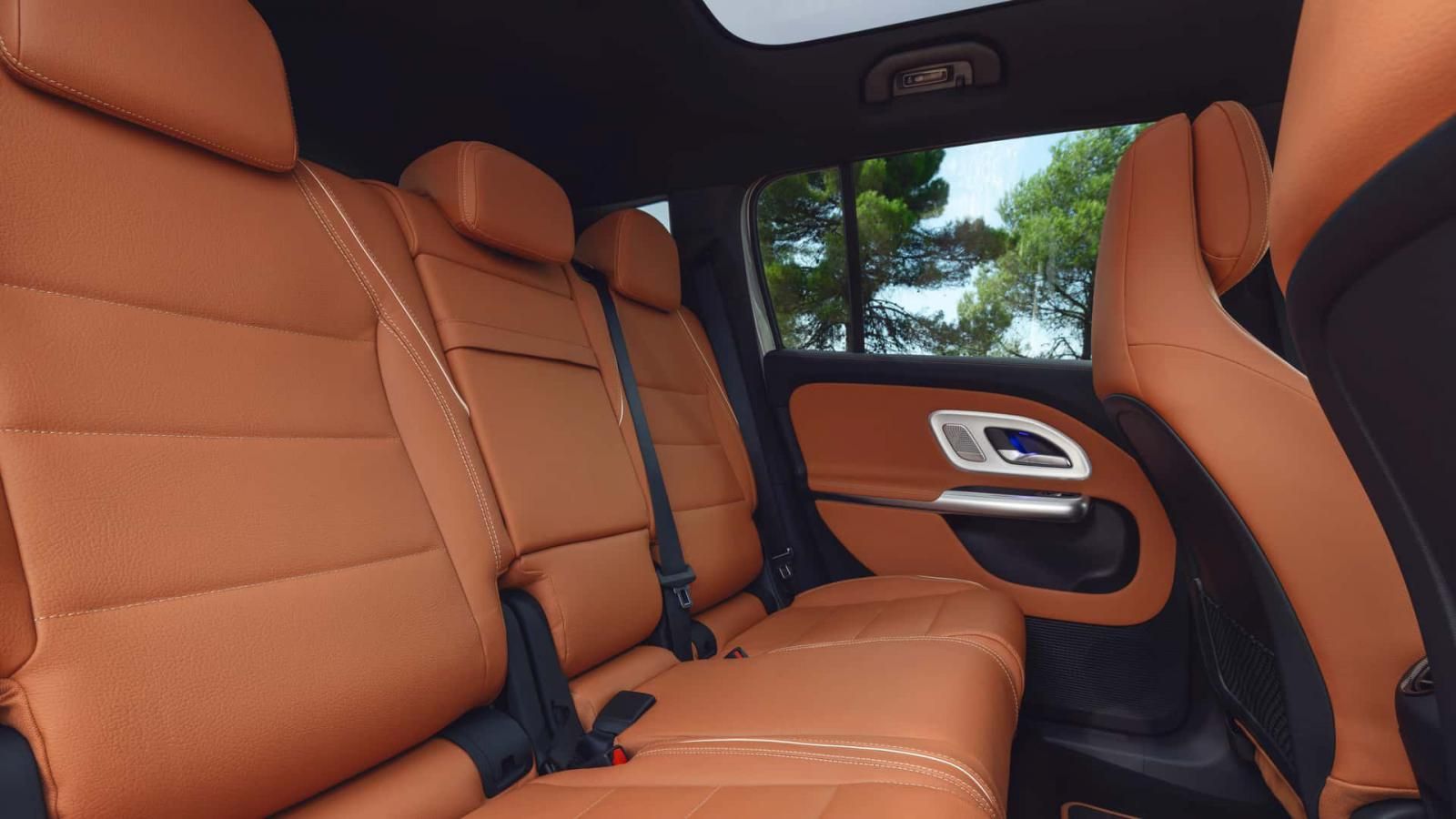 Νέα Mercedes GLB: Ταμπλό οθόνη, οροφή σαν ουρανός, ντεμπούτο στις 8/12